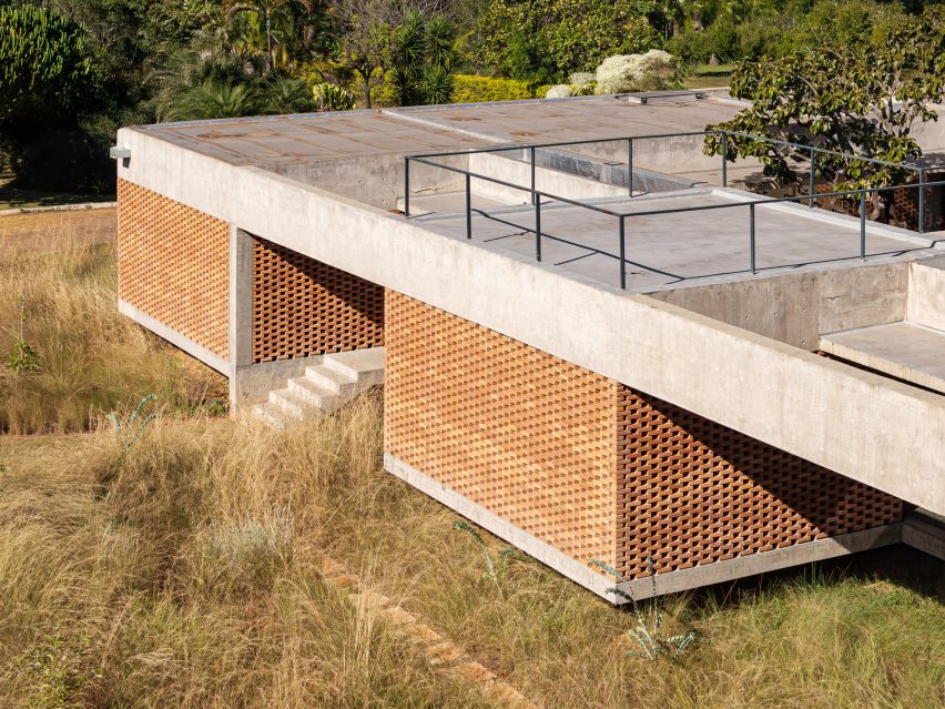 Casa Tupin in Brazil by Bloco Arquitetos