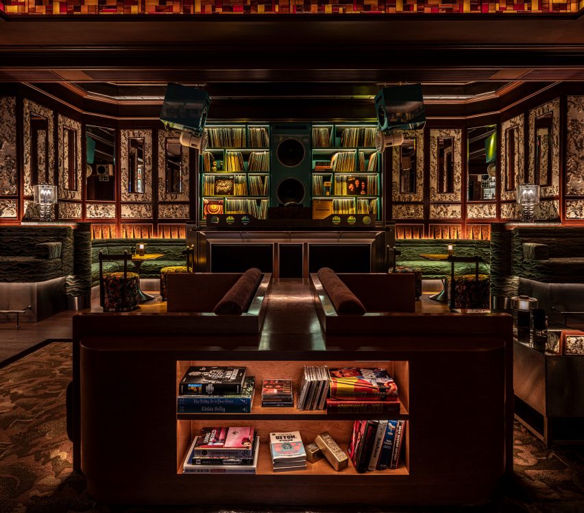 Listening bar
