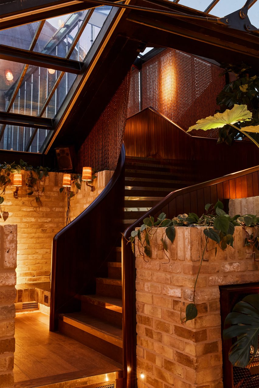 Curved staircase