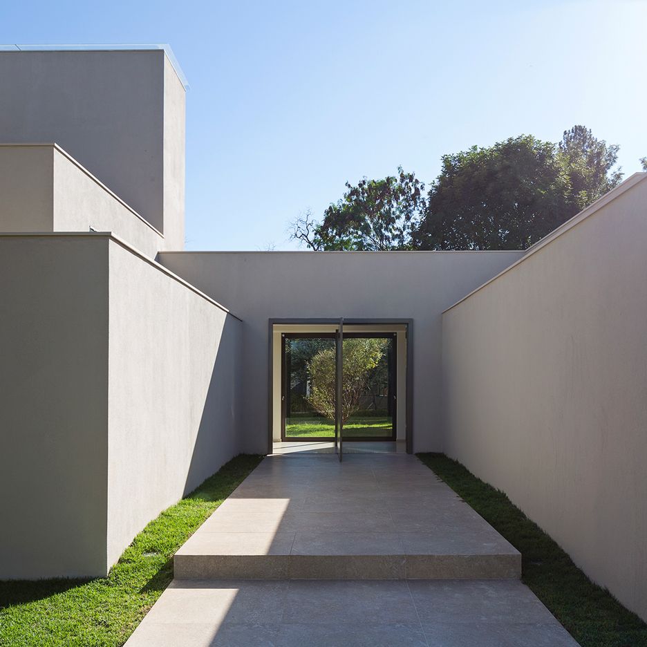 Panieira house in Brazil by Bloco Arquitetos